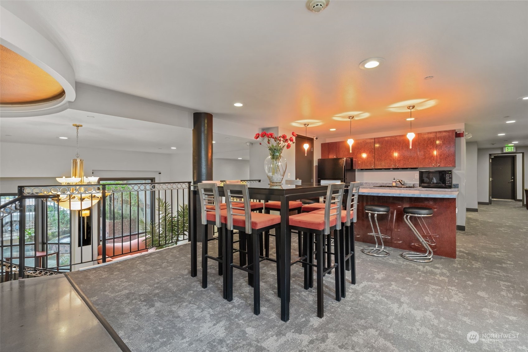 323 Queen Anne Ave N Unit: 410