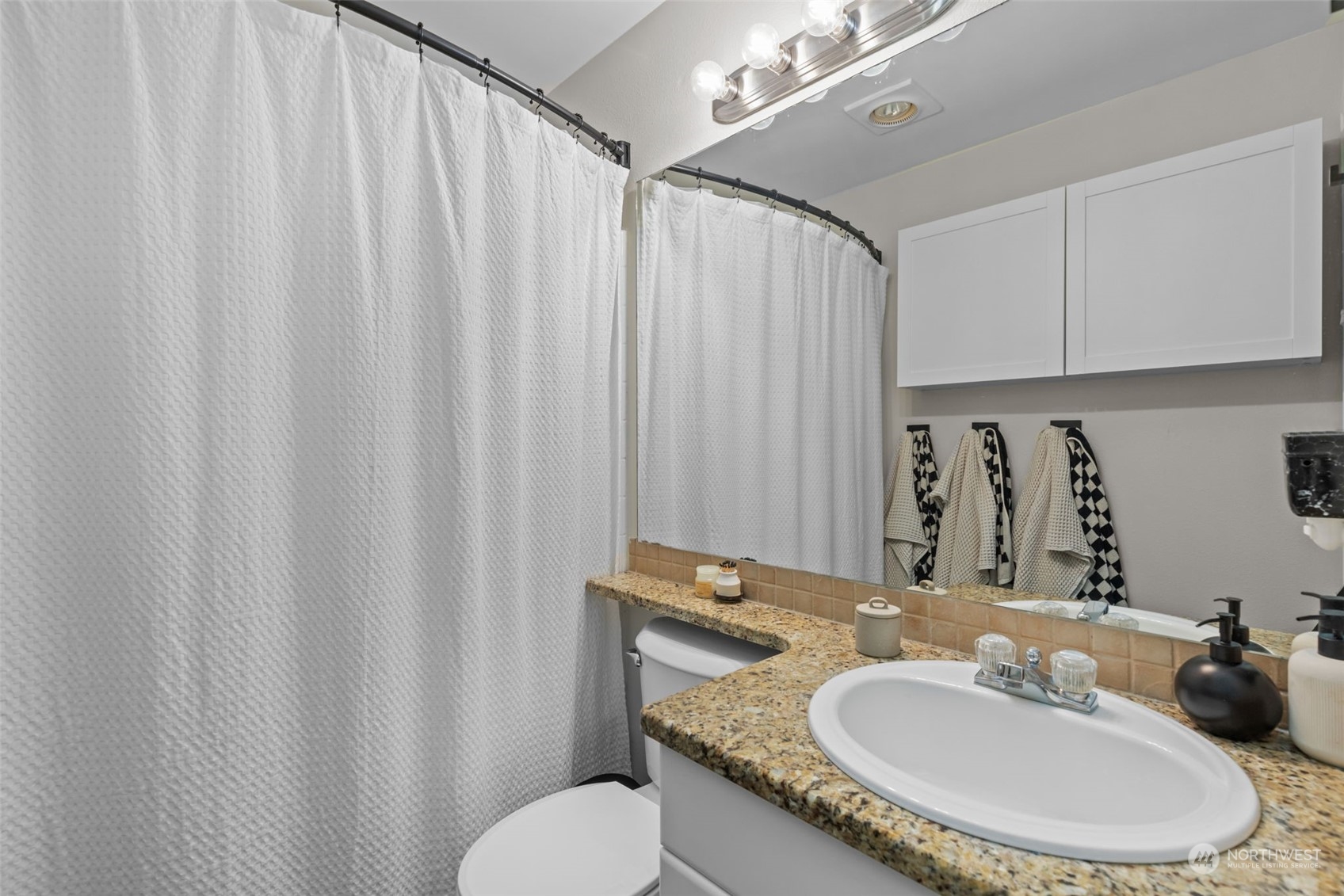 323 Queen Anne Ave N Unit: 410