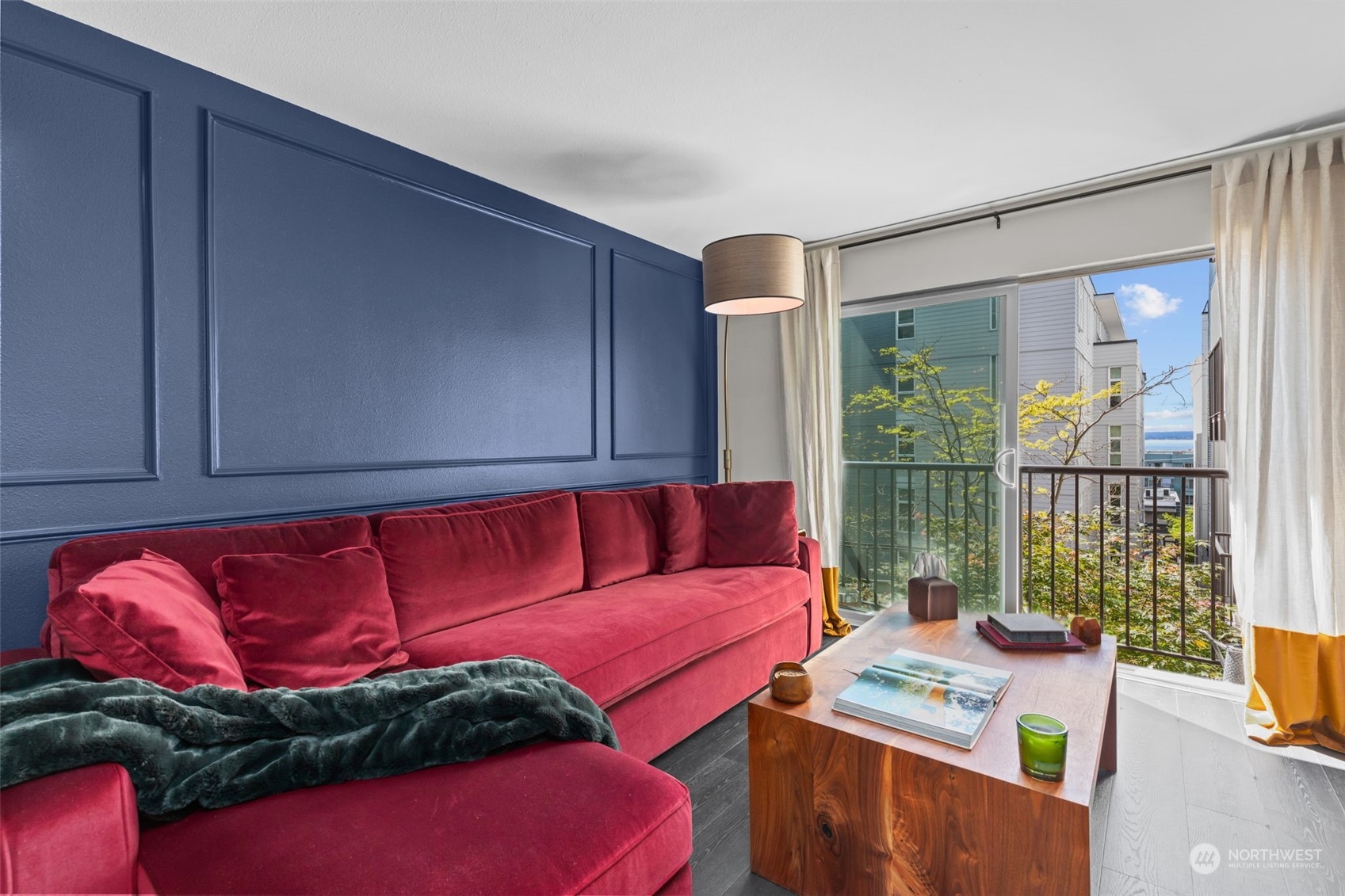 323 Queen Anne Ave N Unit: 410
