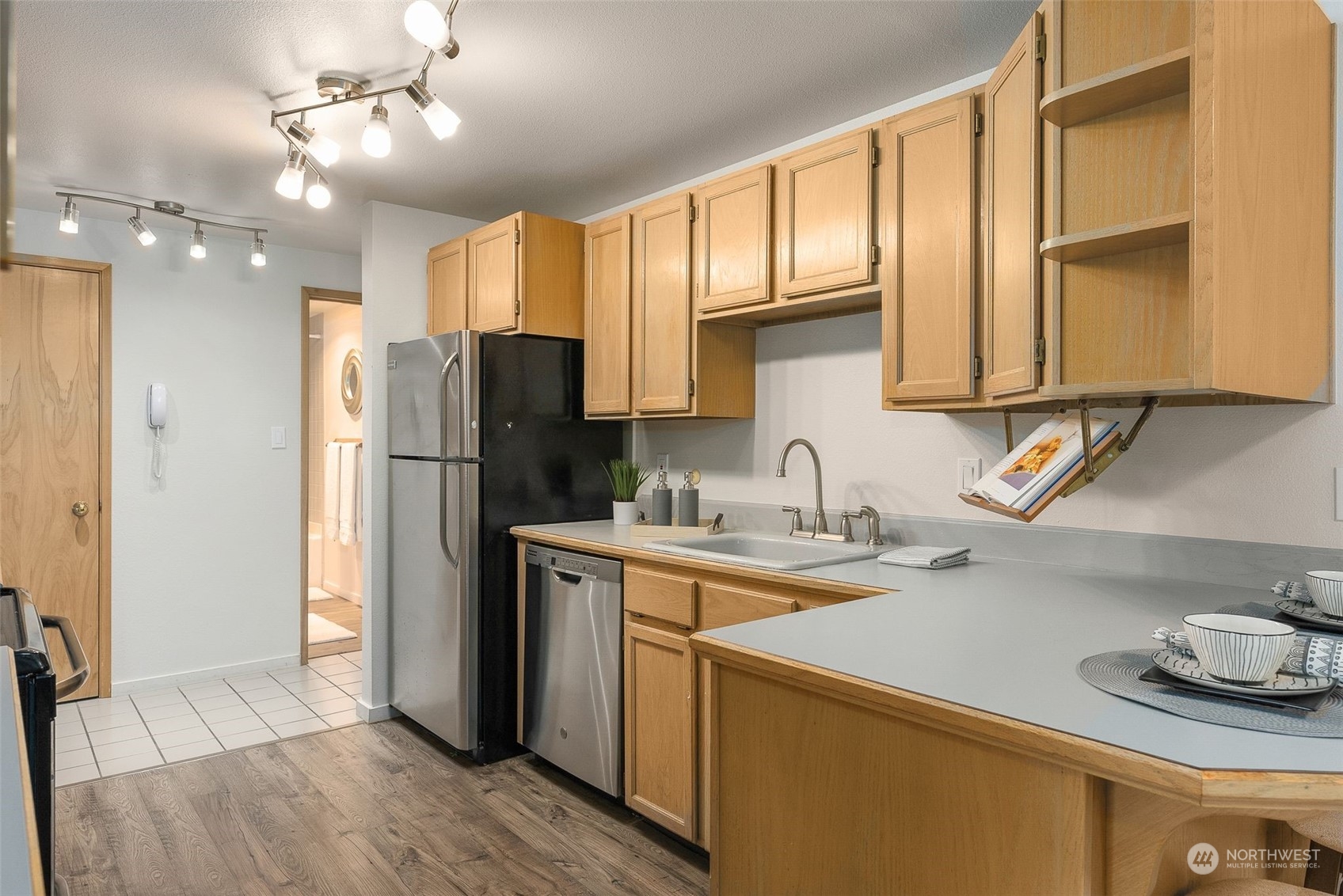 1800 Boylston Avenue Unit: 202