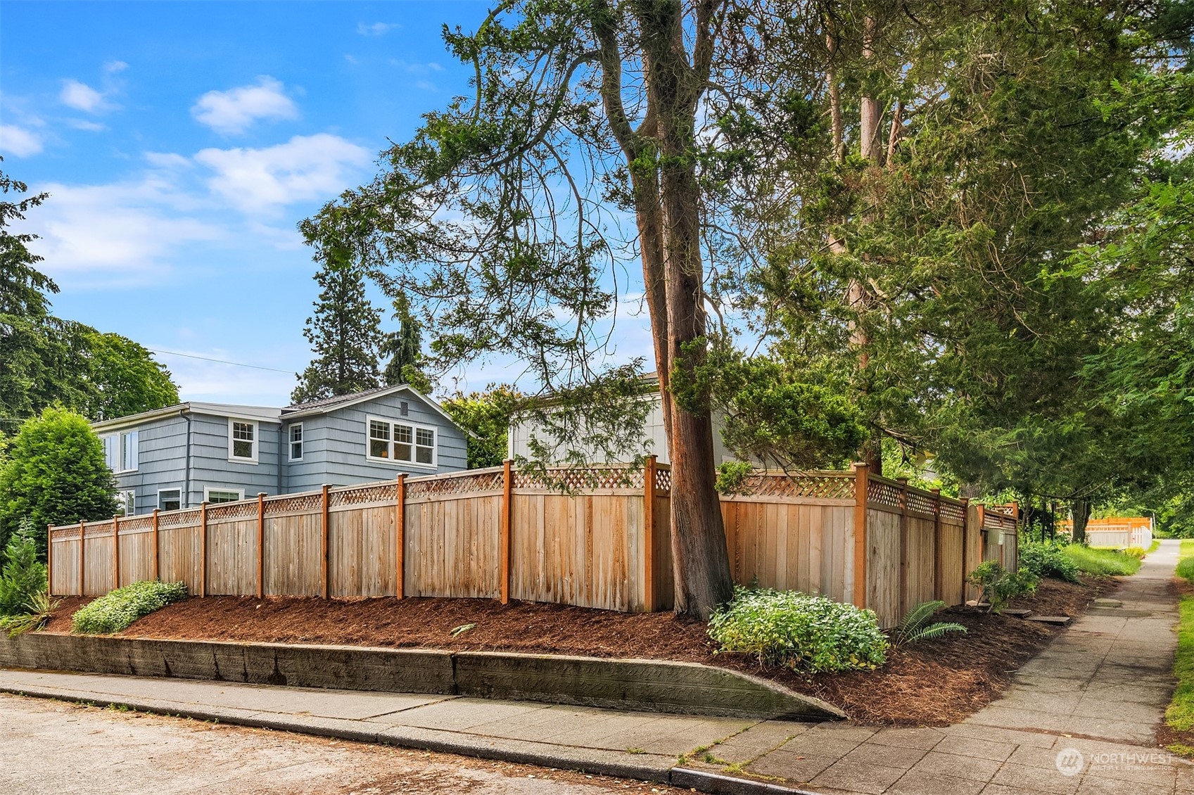 5526 17th Avenue NE
