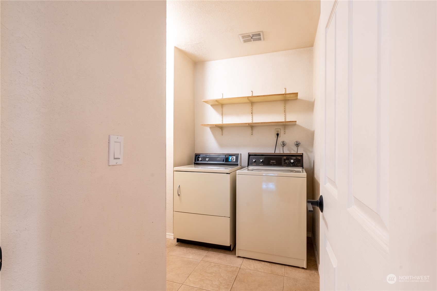 11300 1st Avenue NE Unit: 127