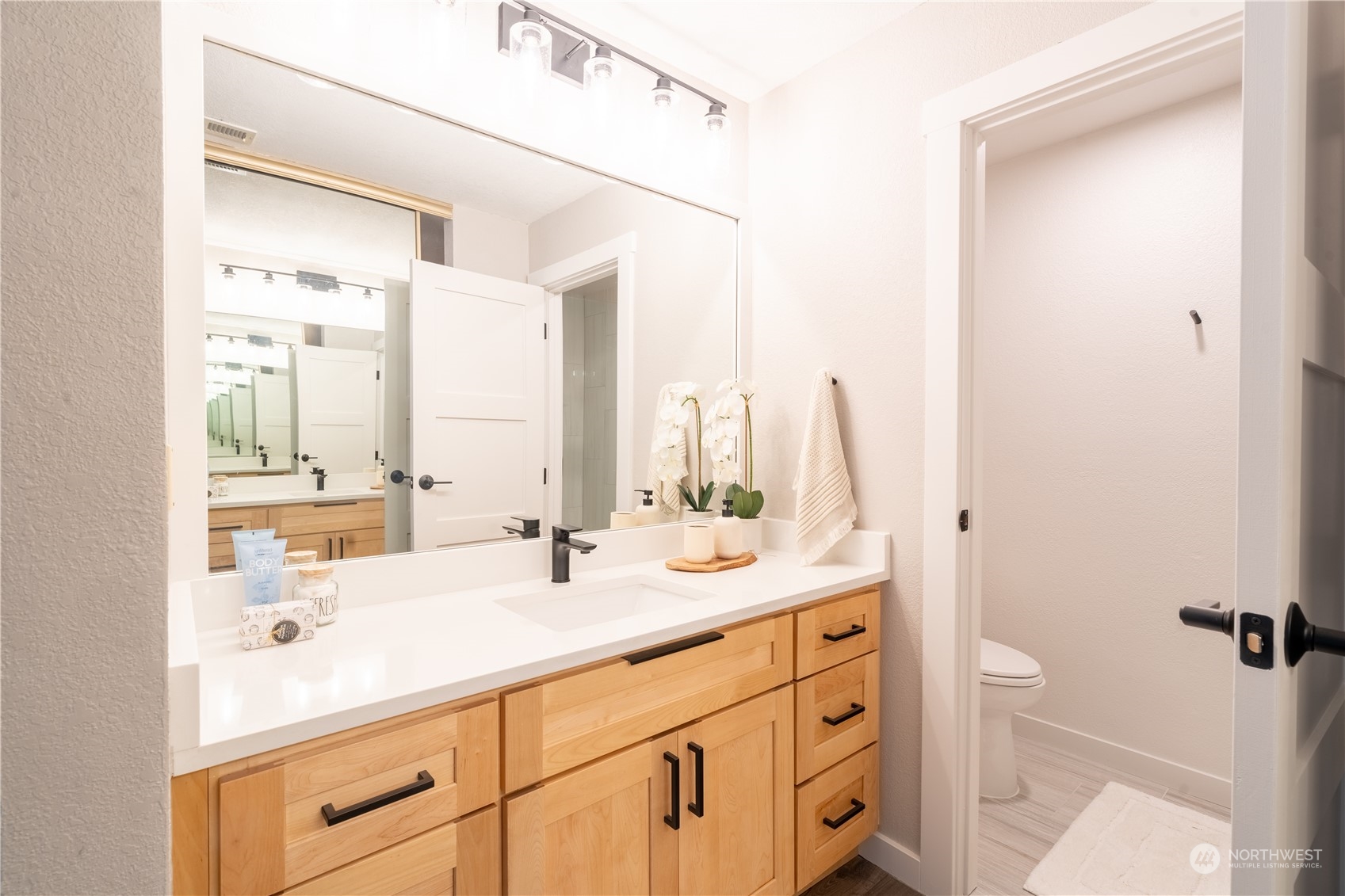 11300 1st Avenue NE Unit: 127