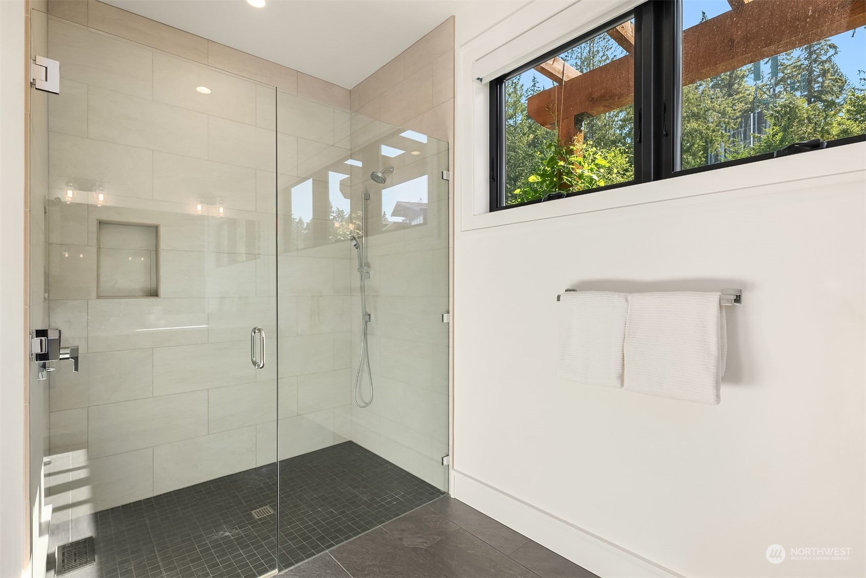 4865 NE Dotson Loop