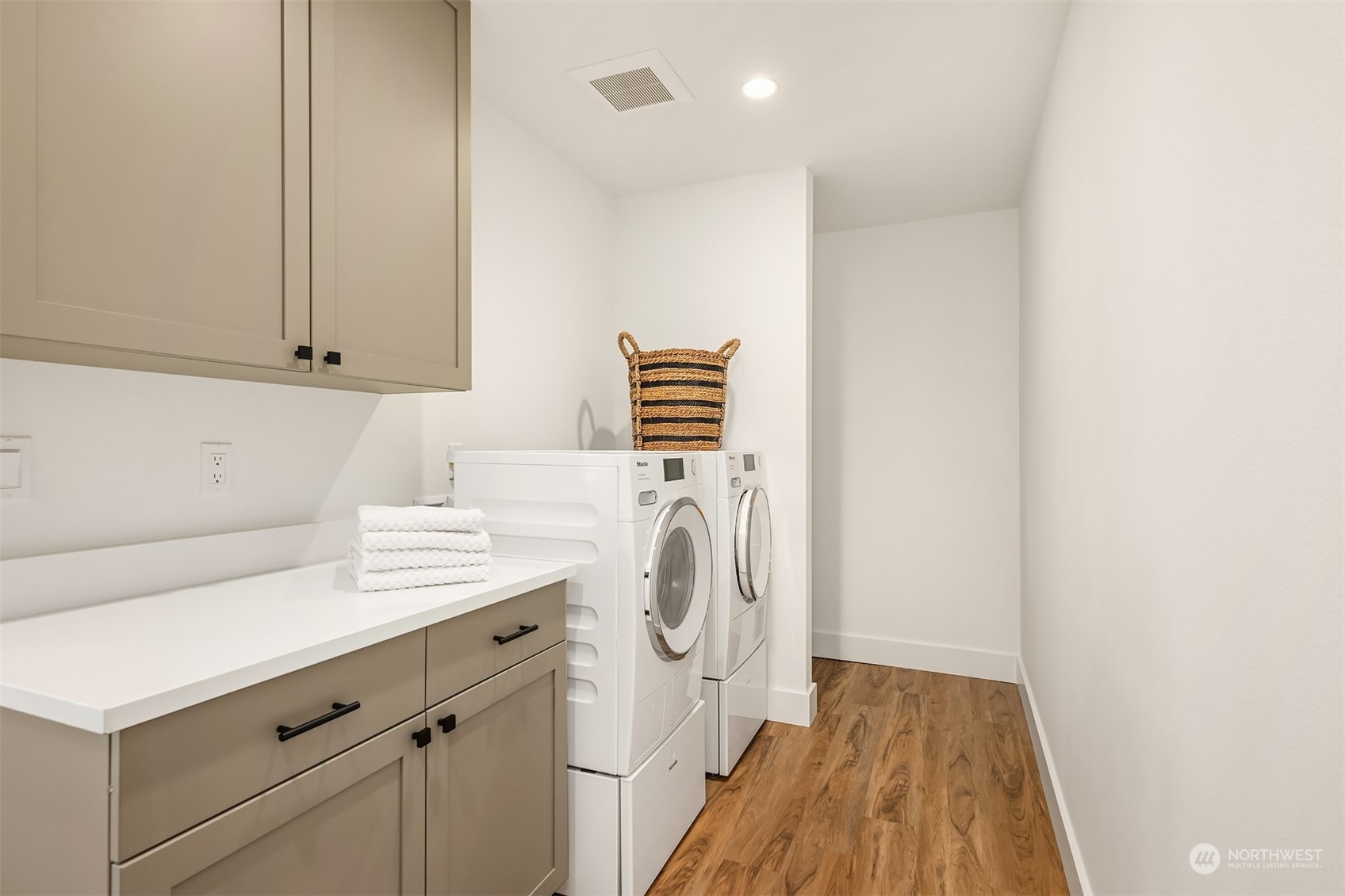 4865 NE Dotson Loop