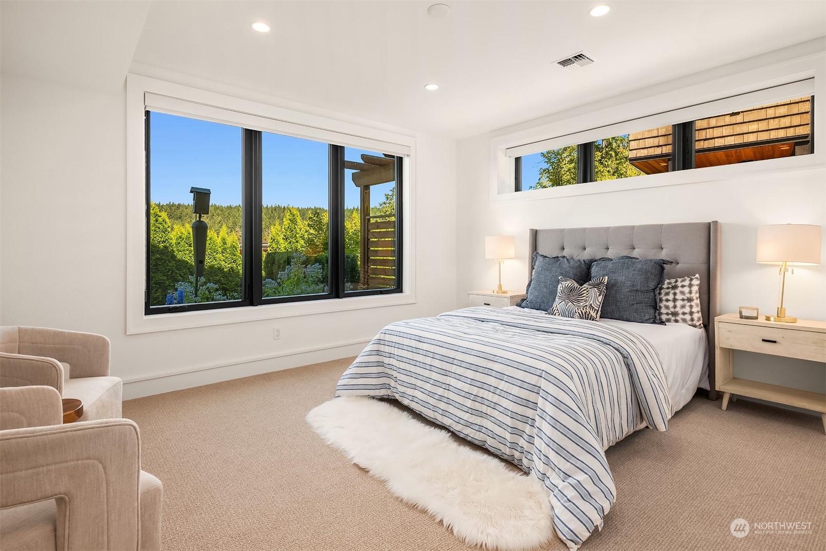 4865 NE Dotson Loop