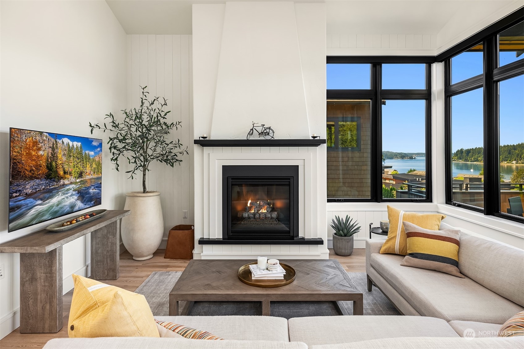 4865 NE Dotson Loop