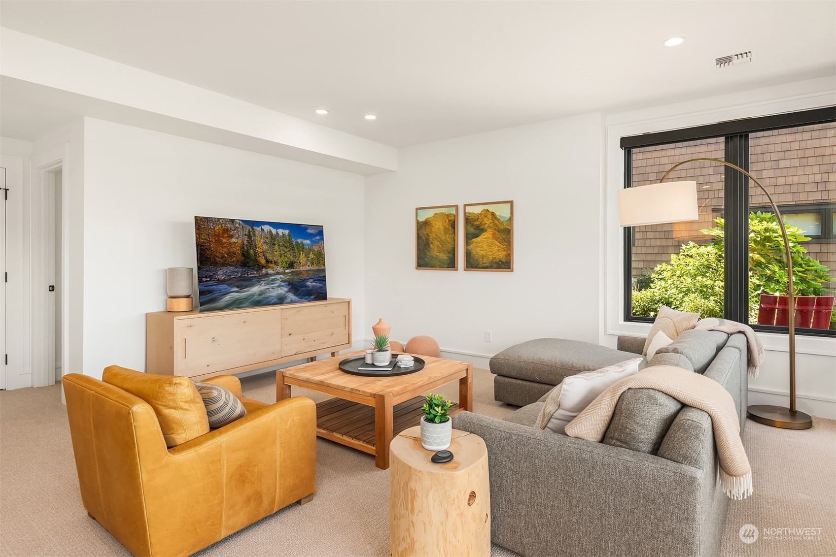 4865 NE Dotson Loop