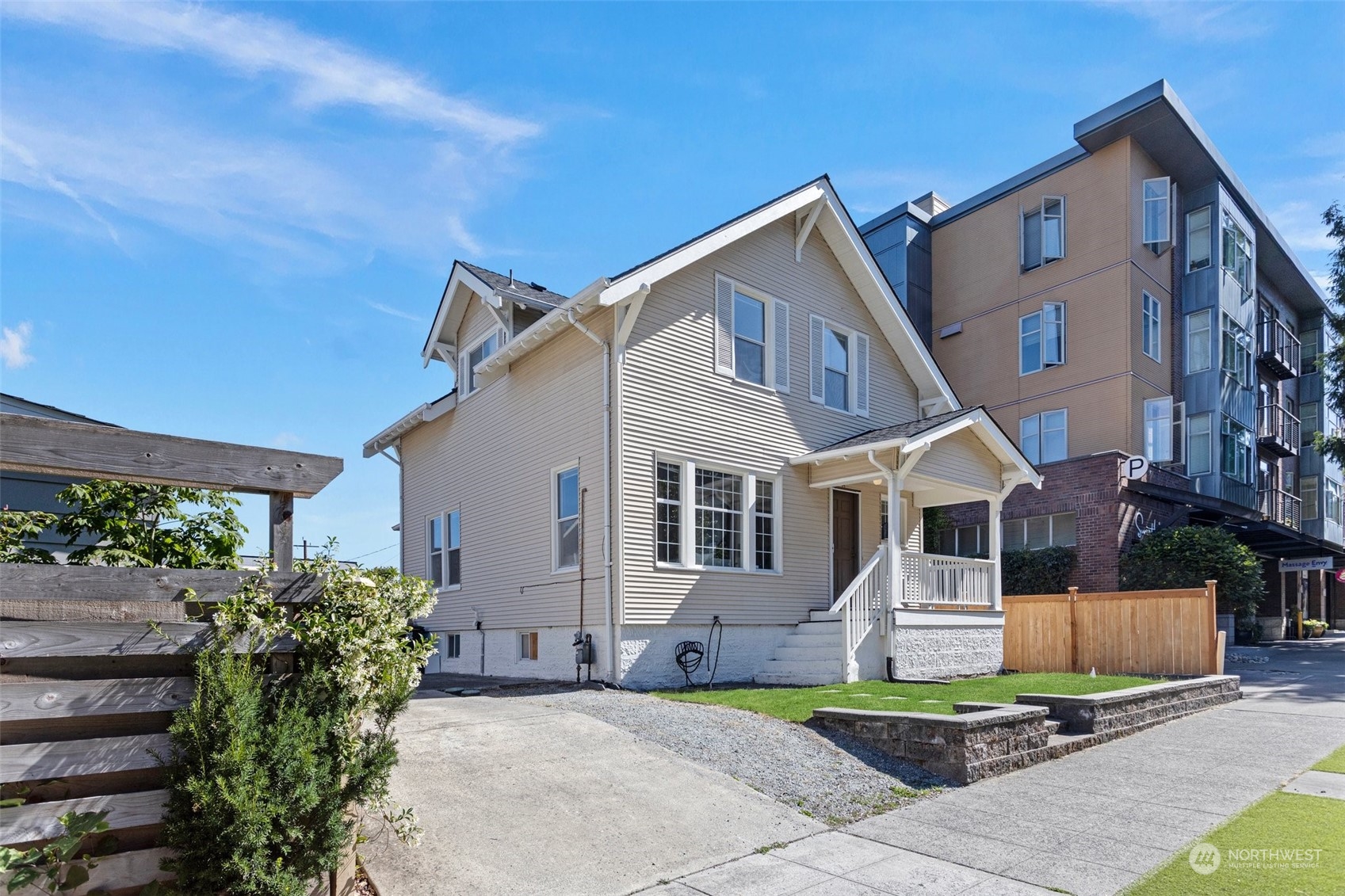 14 W Crockett Street