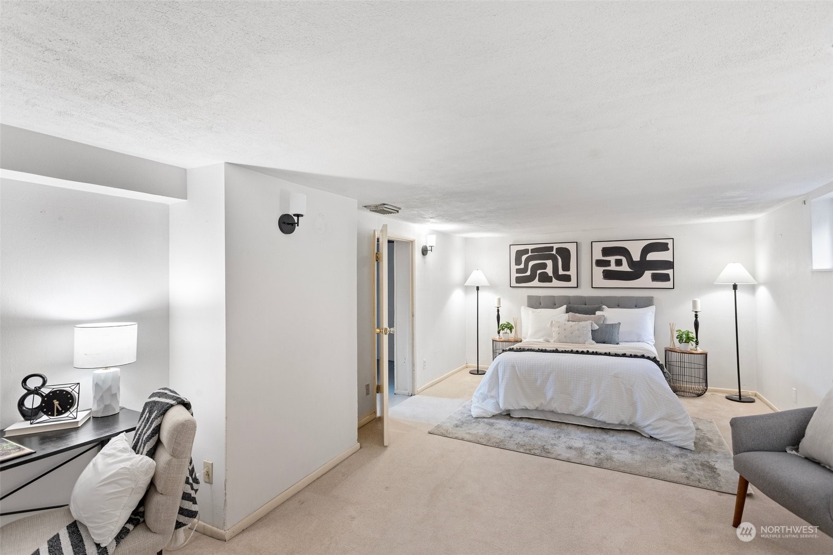 14 W Crockett Street