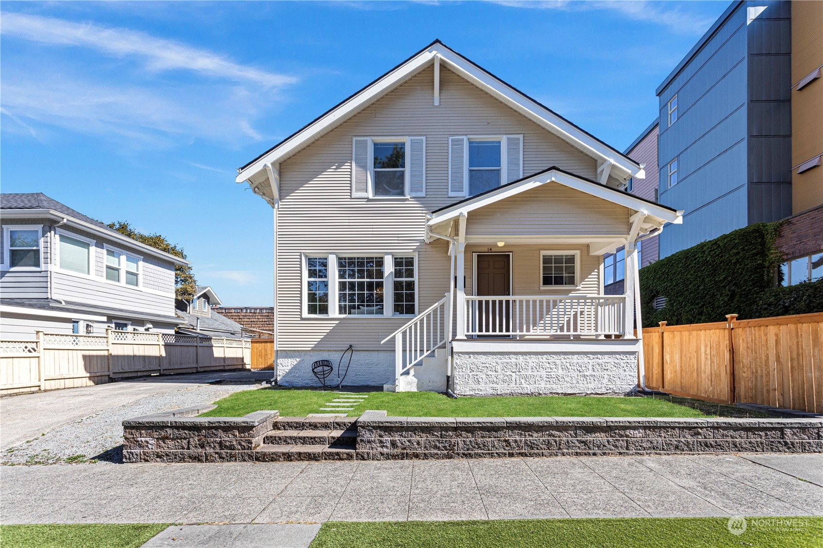 14 W Crockett Street
