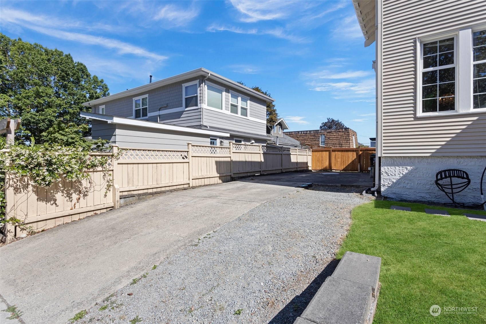 14 W Crockett Street