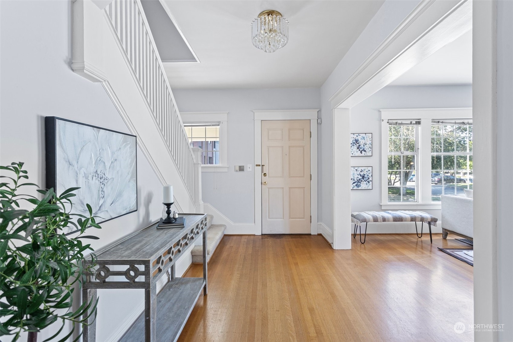 14 W Crockett Street