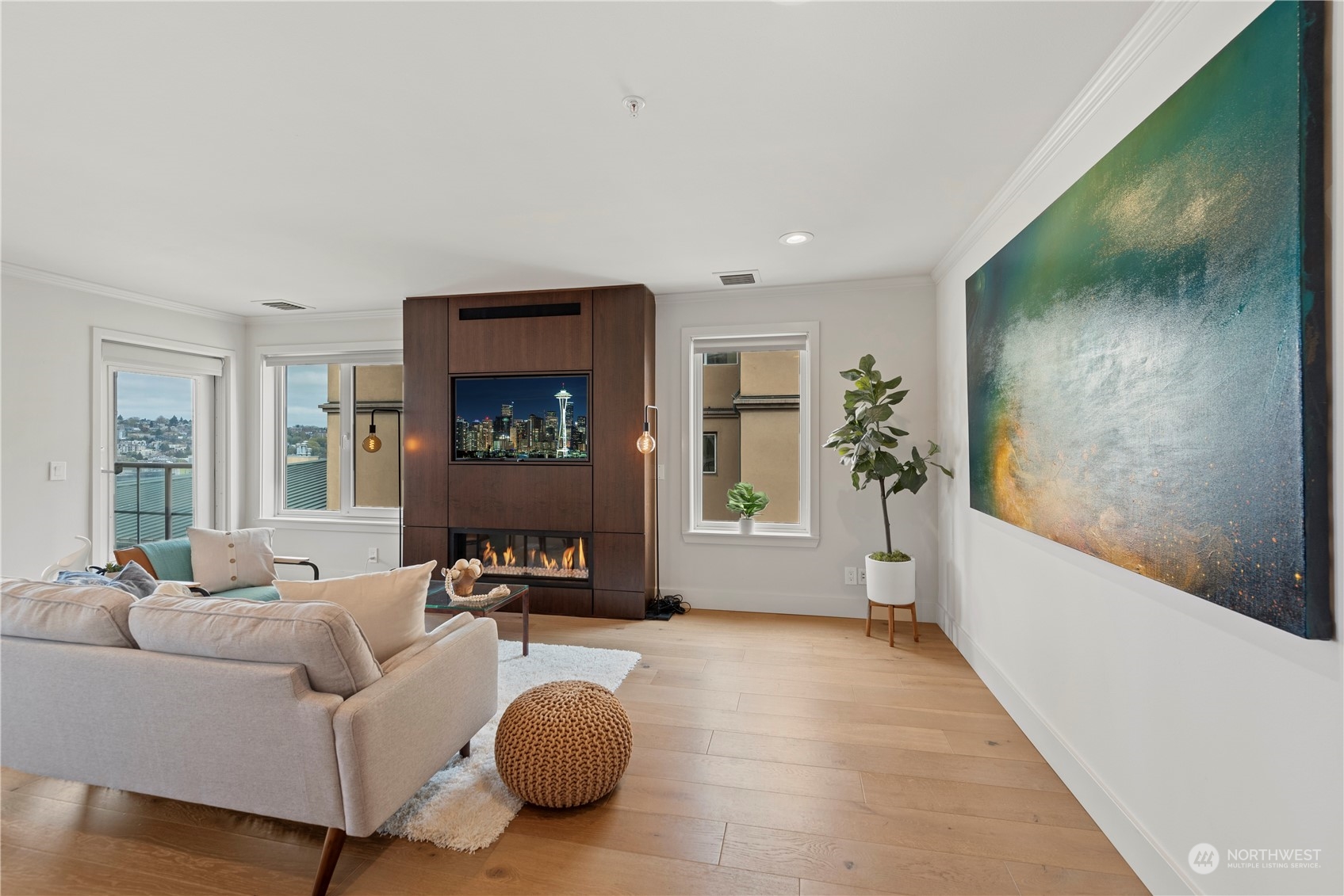 420 Melrose Avenue E Unit: 901