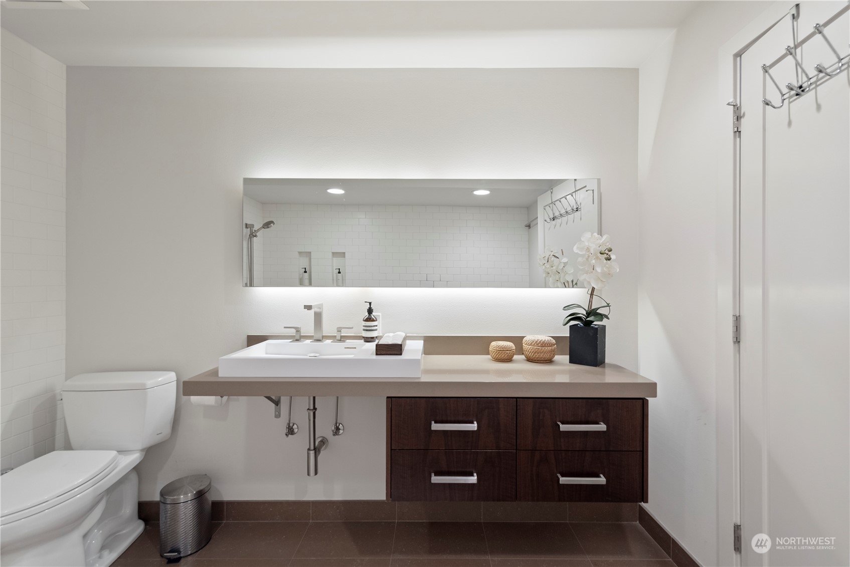420 Melrose Avenue E Unit: 901
