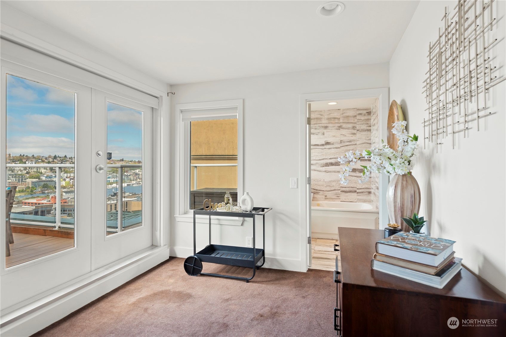 420 Melrose Avenue E Unit: 901