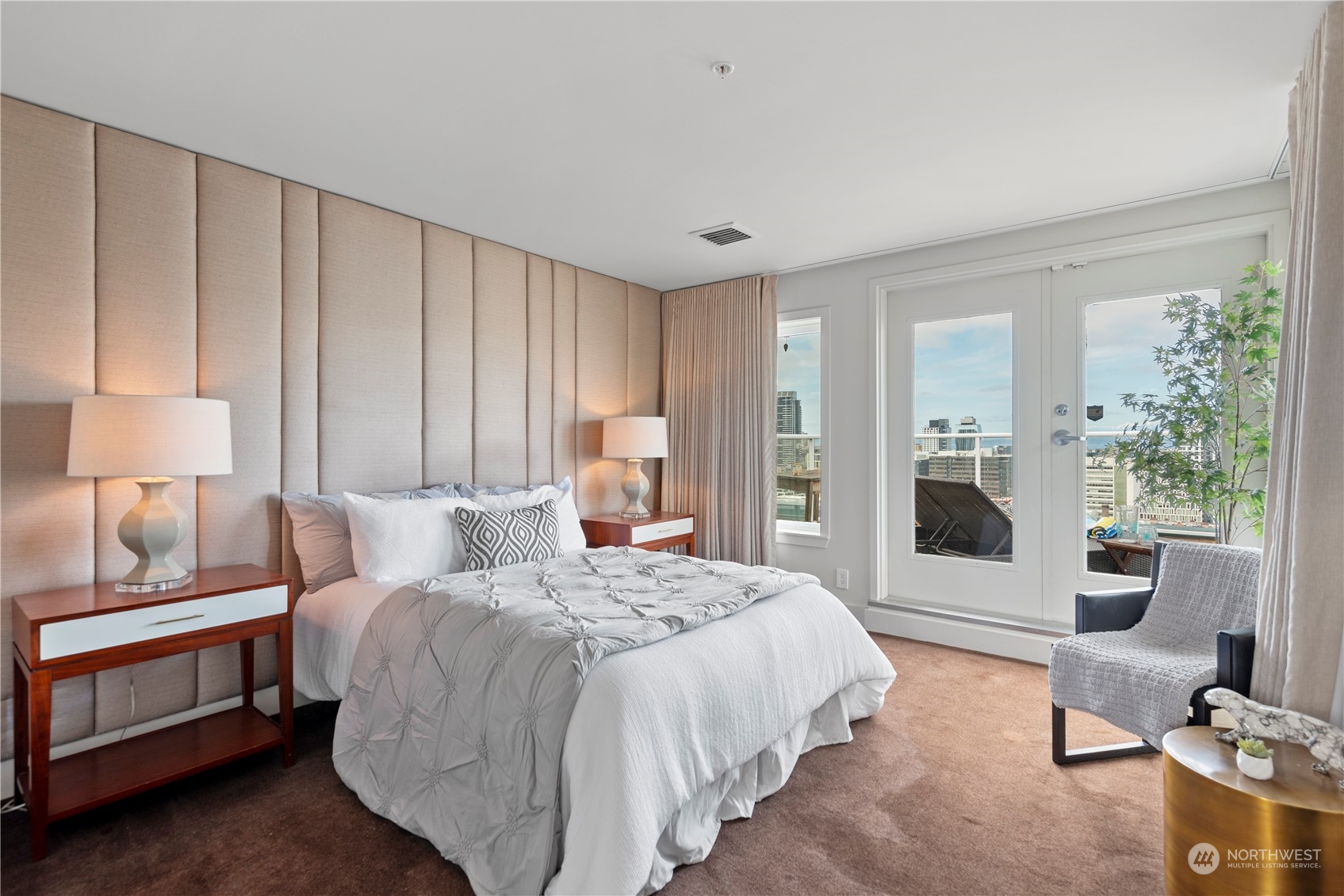 420 Melrose Avenue E Unit: 901