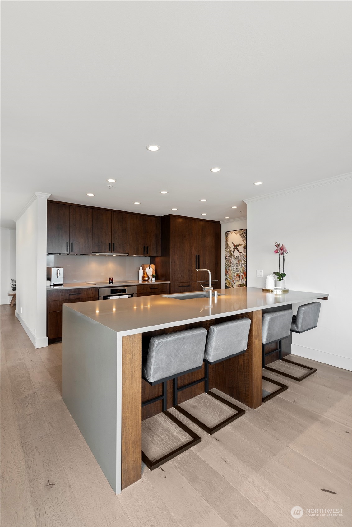 420 Melrose Avenue E Unit: 901