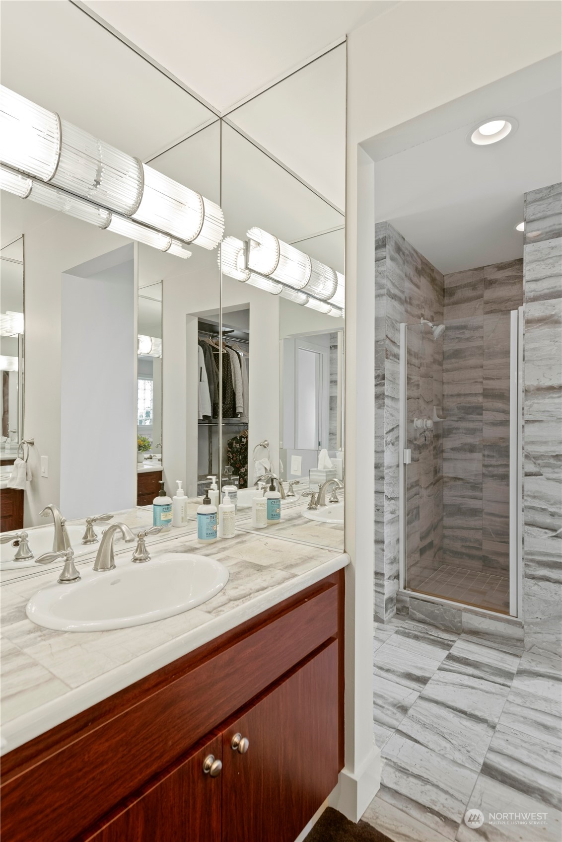 420 Melrose Avenue E Unit: 901