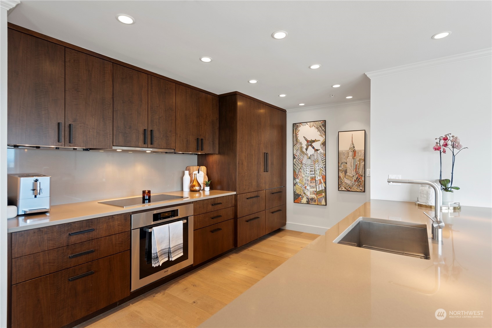 420 Melrose Avenue E Unit: 901
