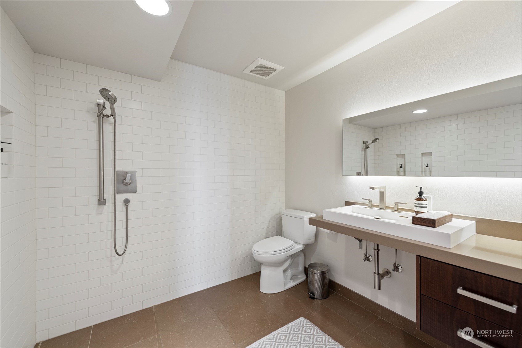420 Melrose Avenue E Unit: 901
