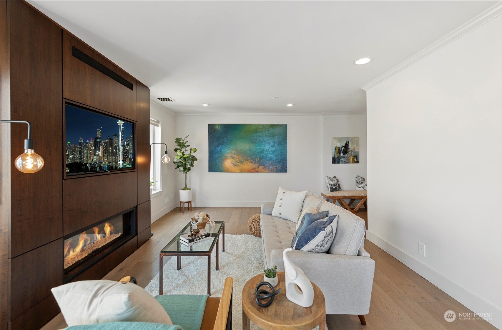 420 Melrose Avenue E Unit: 901