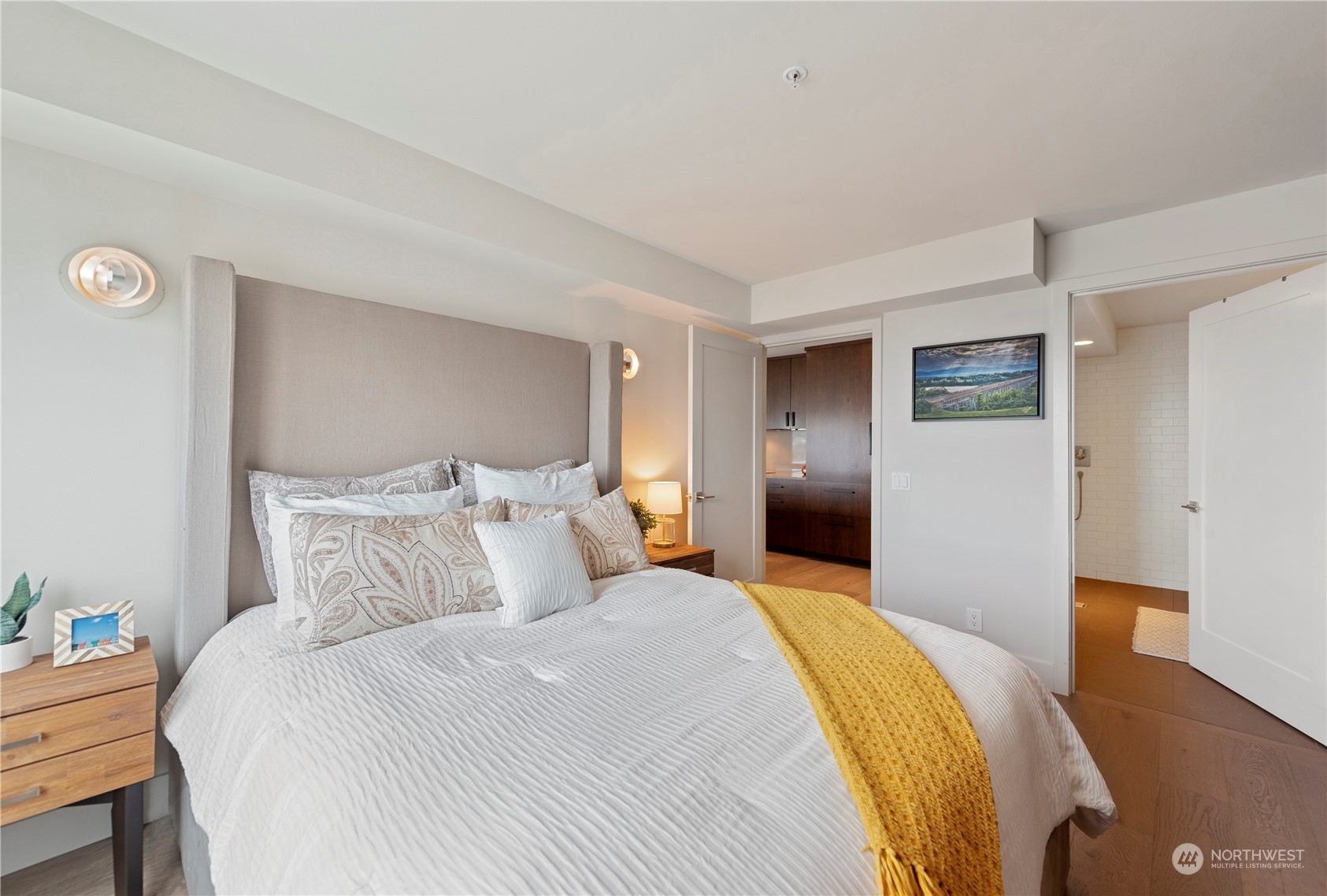 420 Melrose Avenue E Unit: 901