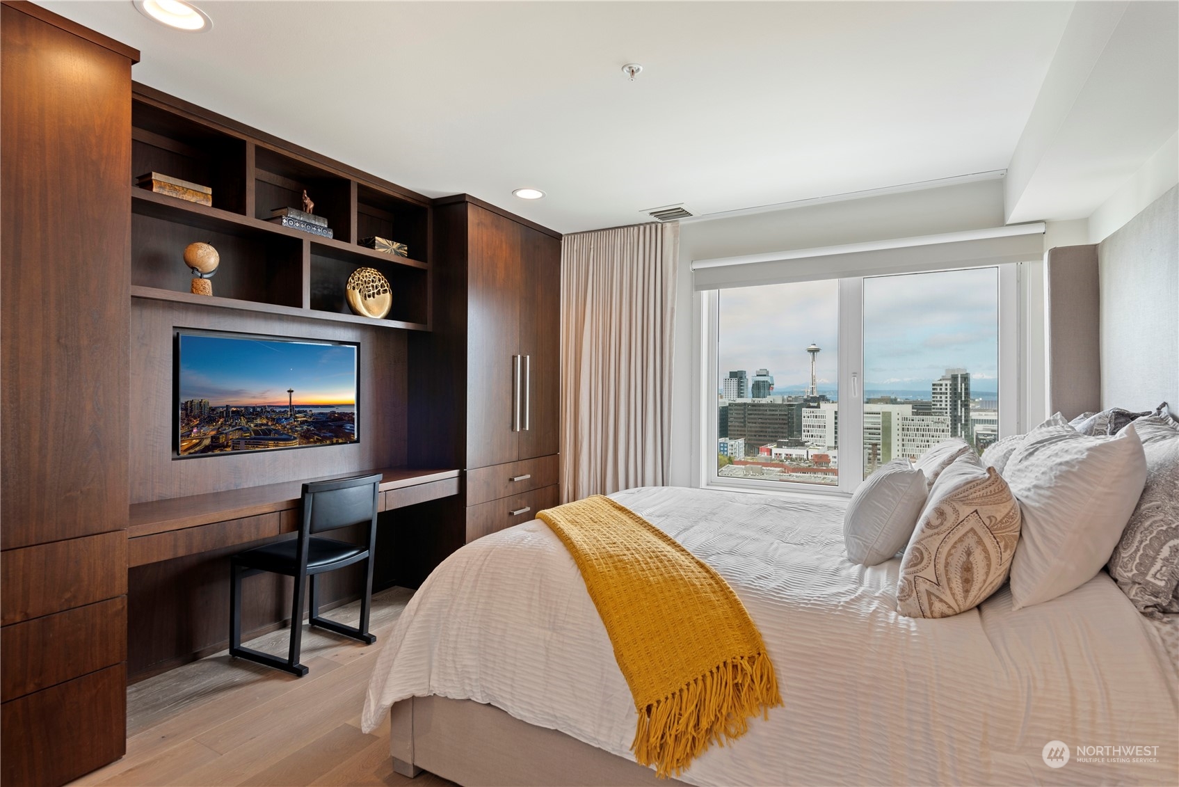 420 Melrose Avenue E Unit: 901