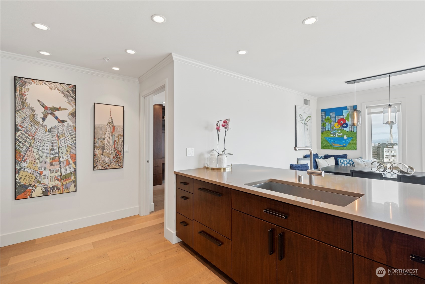 420 Melrose Avenue E Unit: 901