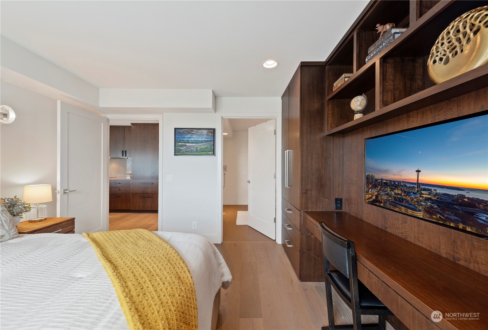420 Melrose Avenue E Unit: 901
