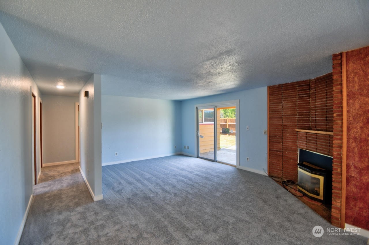 221 E Woodland Drive