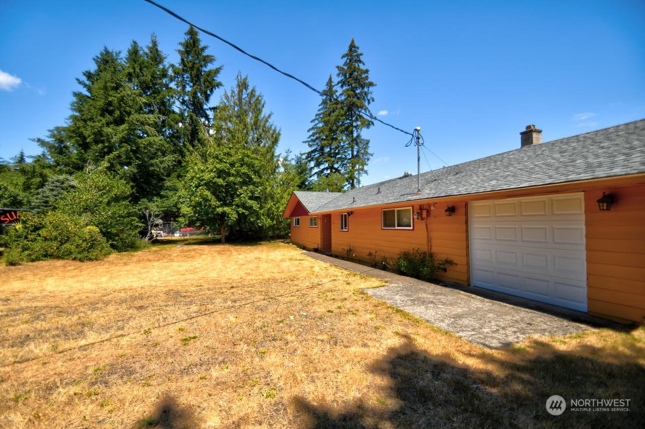 221 E Woodland Drive