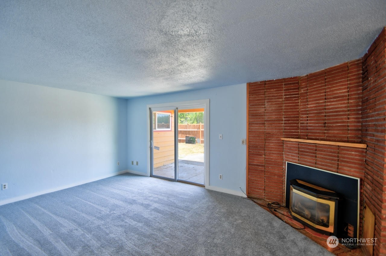 221 E Woodland Drive
