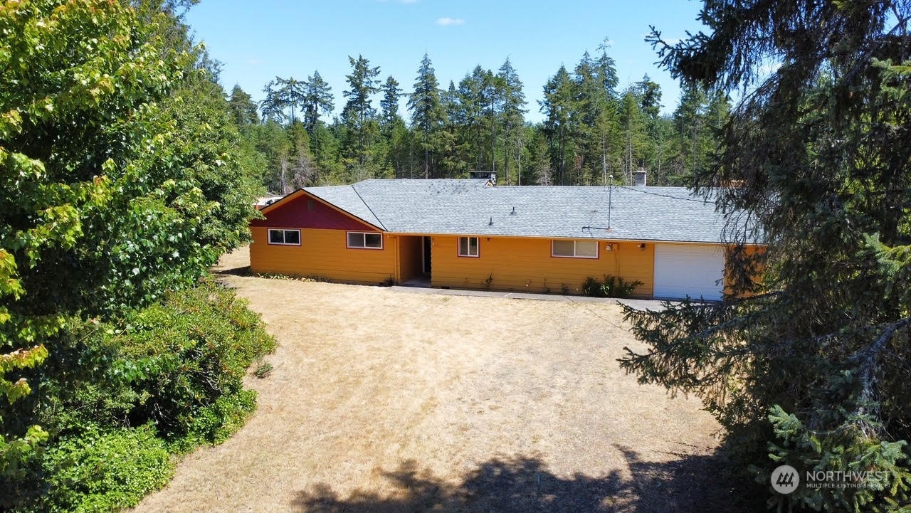 221 E Woodland Drive