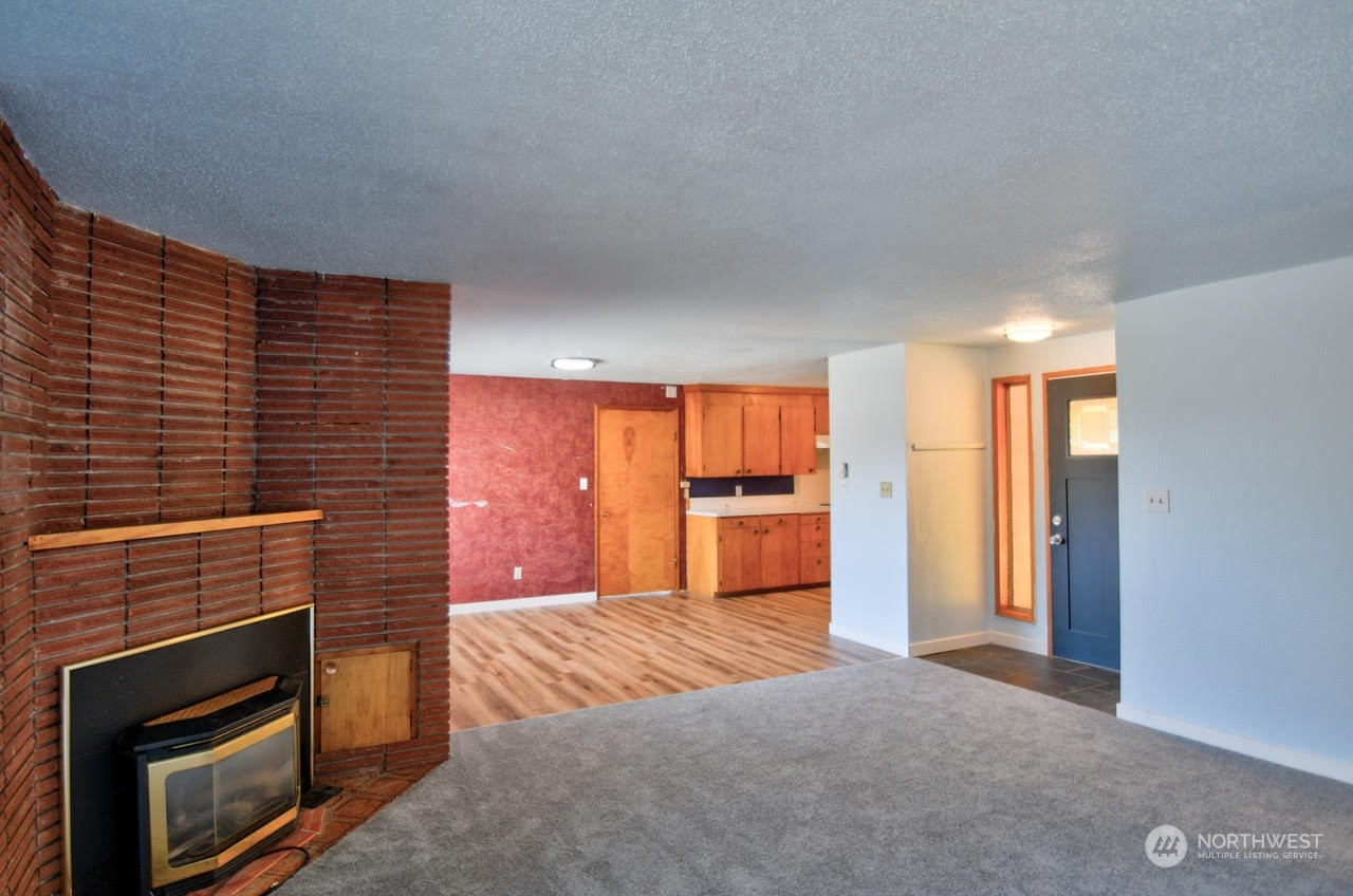 221 E Woodland Drive