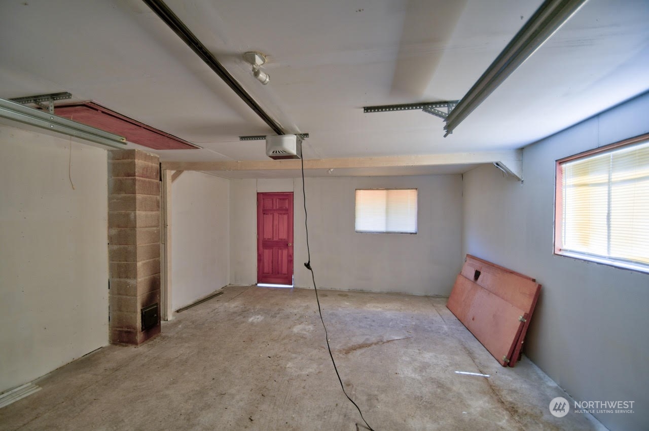 221 E Woodland Drive