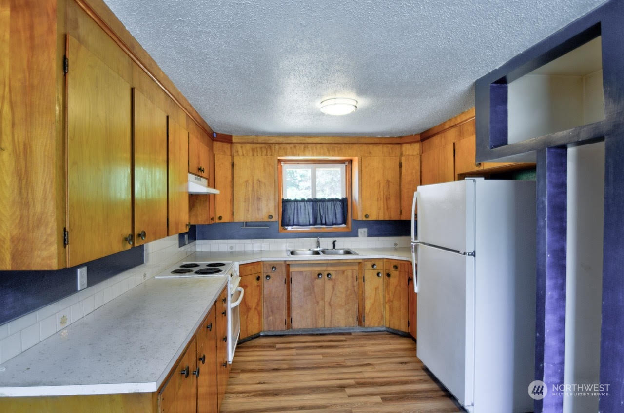 221 E Woodland Drive