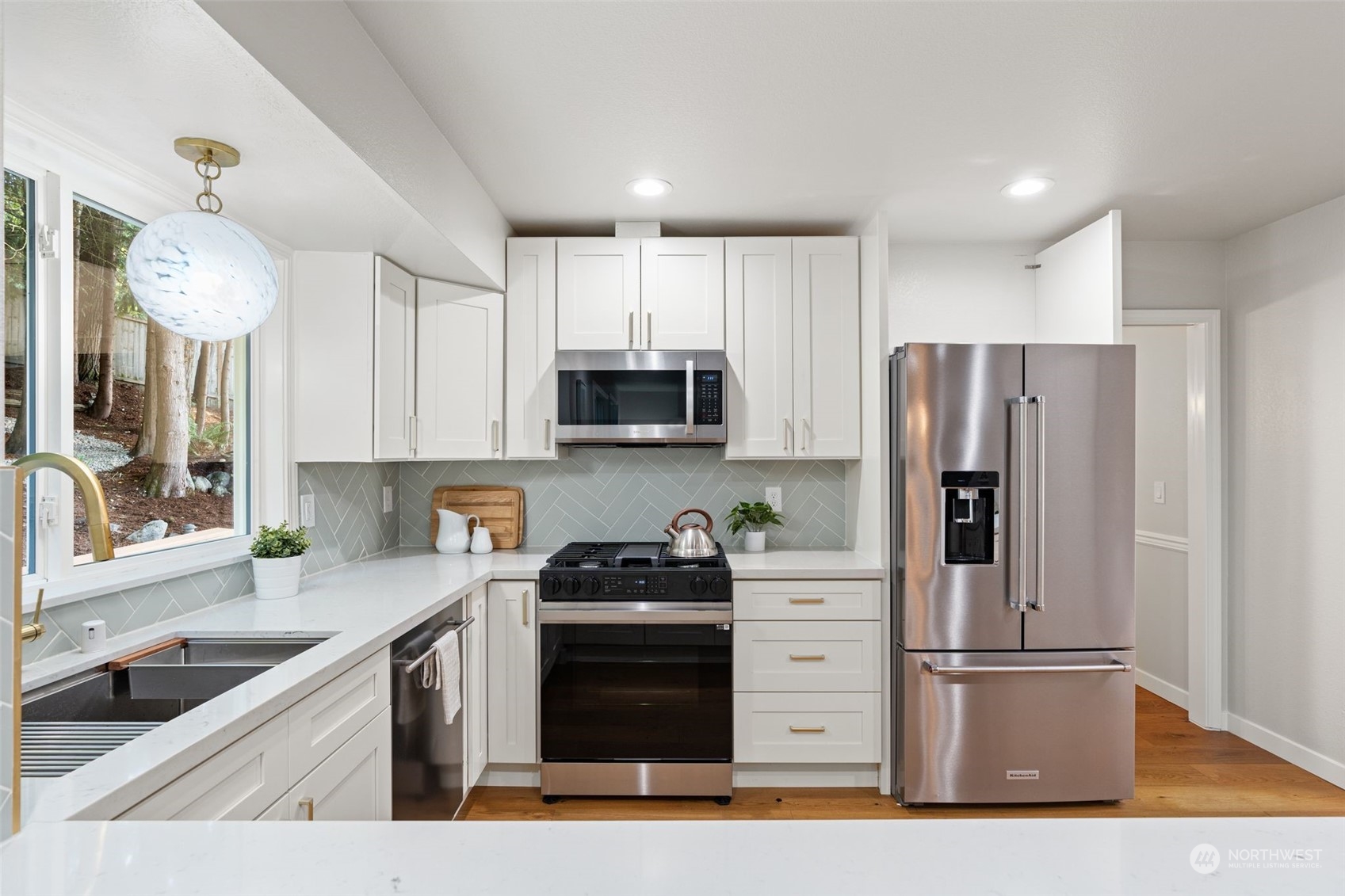 360 Jasmine Place NW