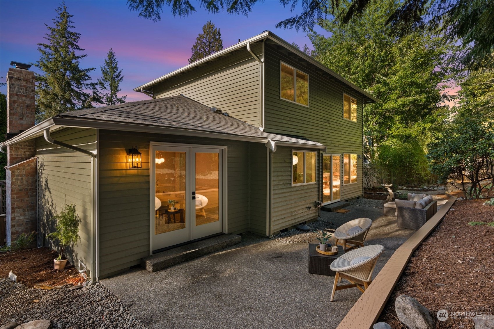 360 Jasmine Place NW