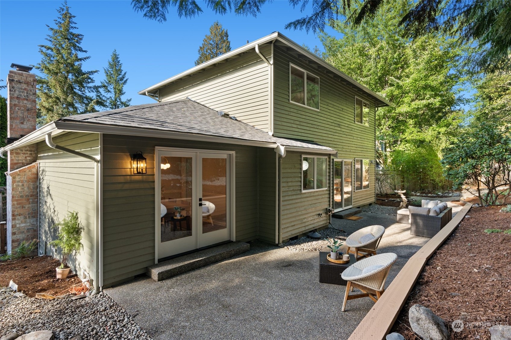 360 Jasmine Place NW