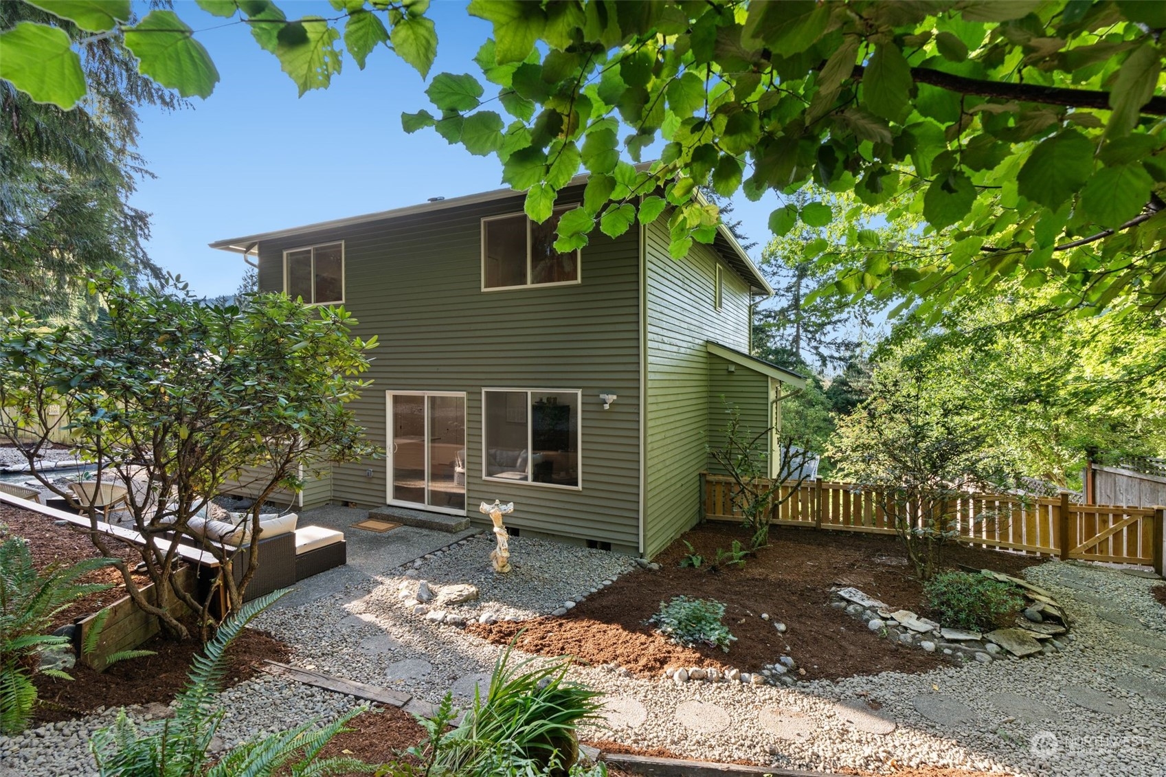 360 Jasmine Place NW