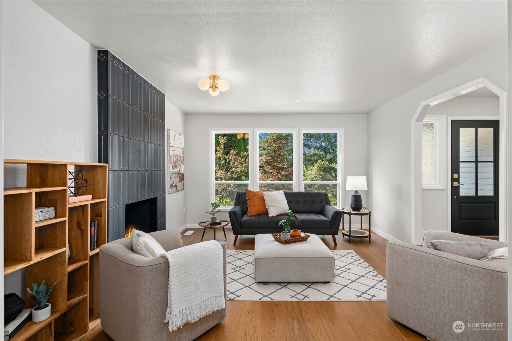 360 Jasmine Place NW