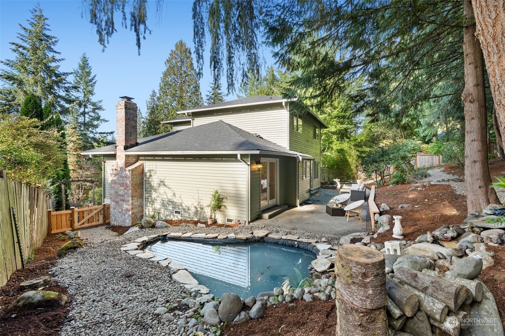 360 Jasmine Place NW
