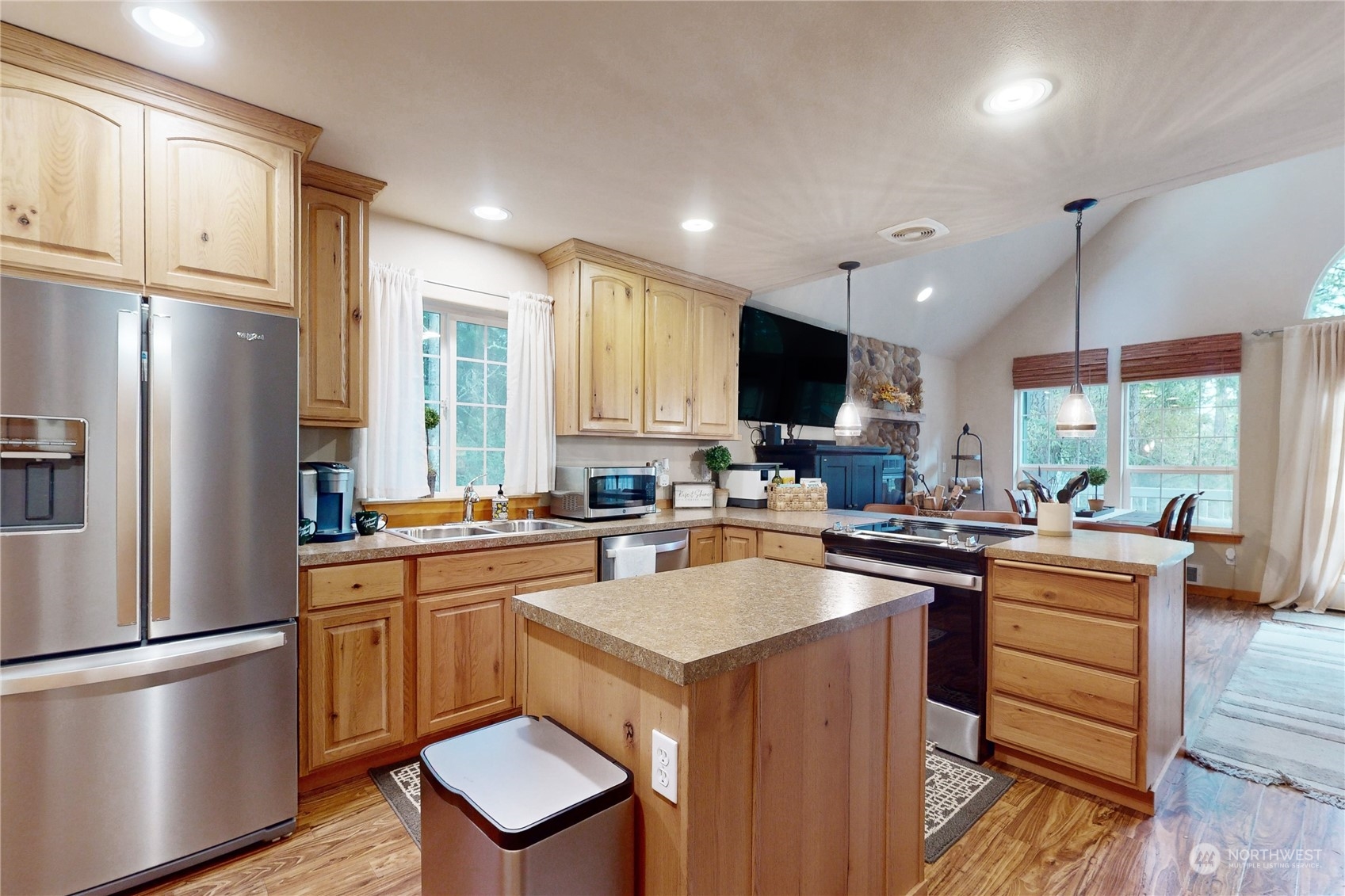 11210 Hillcrest Drive