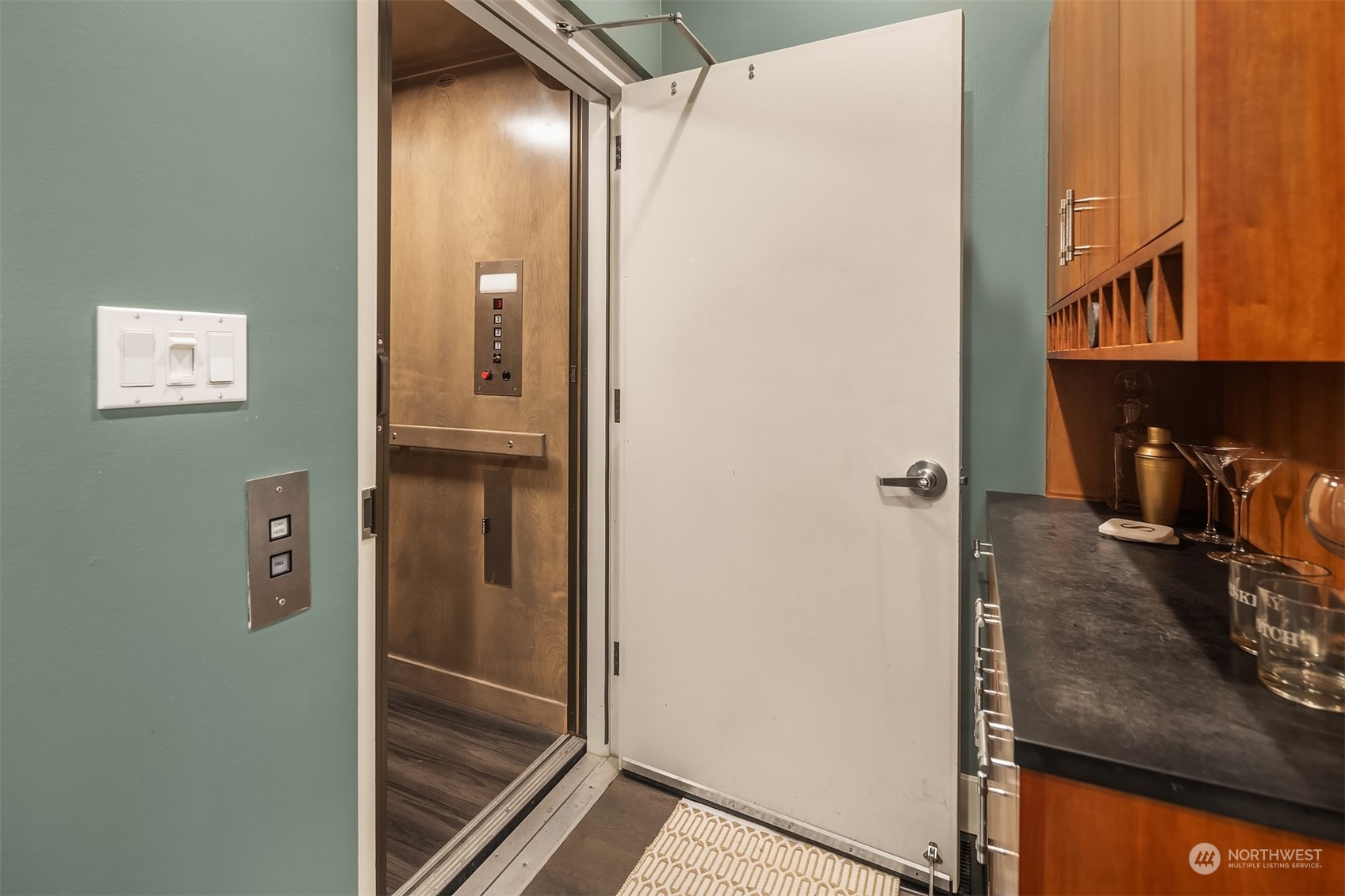 80 E Roanoke Street Unit: 4