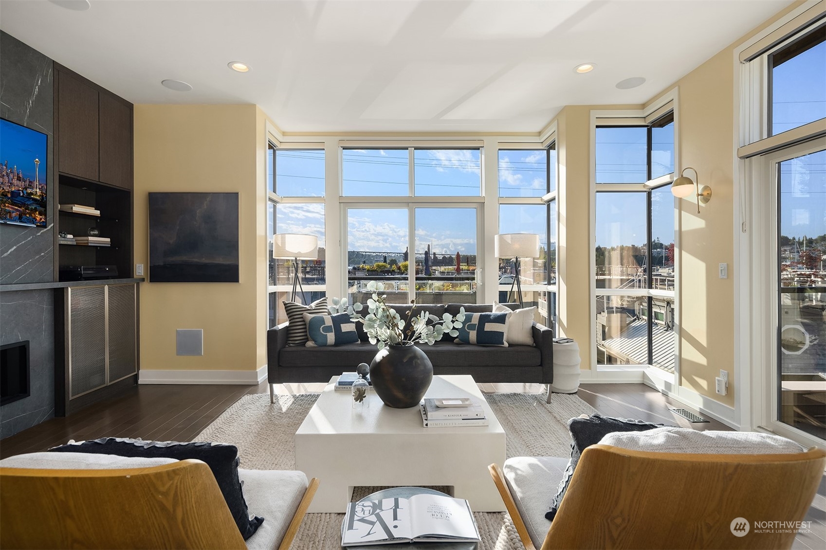 80 E Roanoke Street Unit: 4