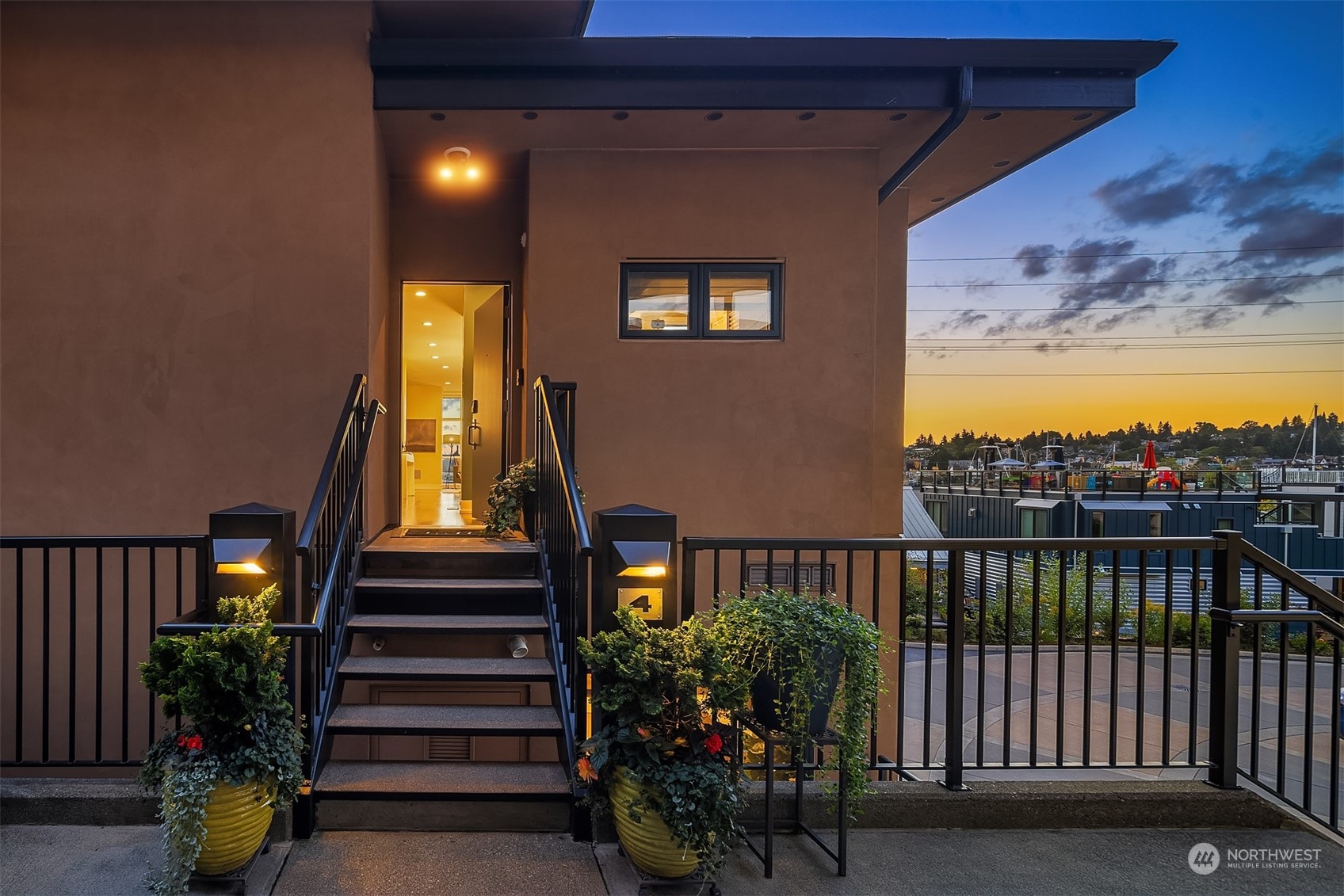 80 E Roanoke Street Unit: 4