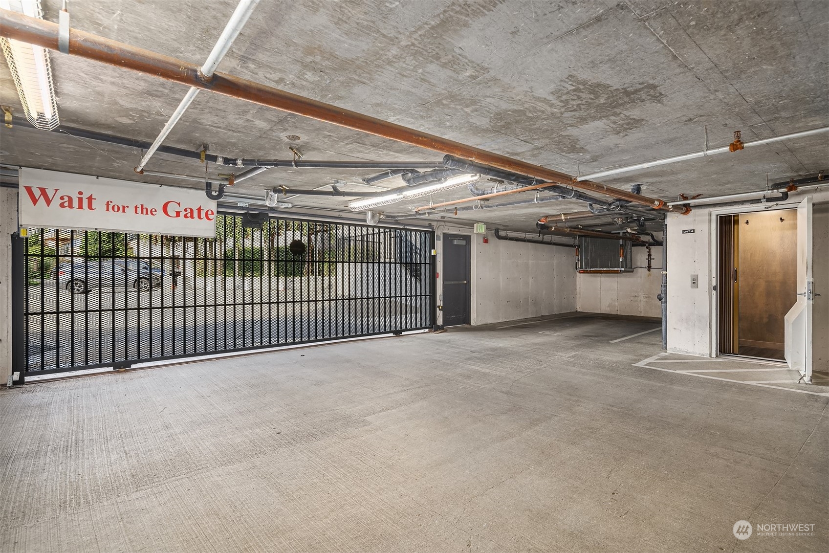 80 E Roanoke Street Unit: 4