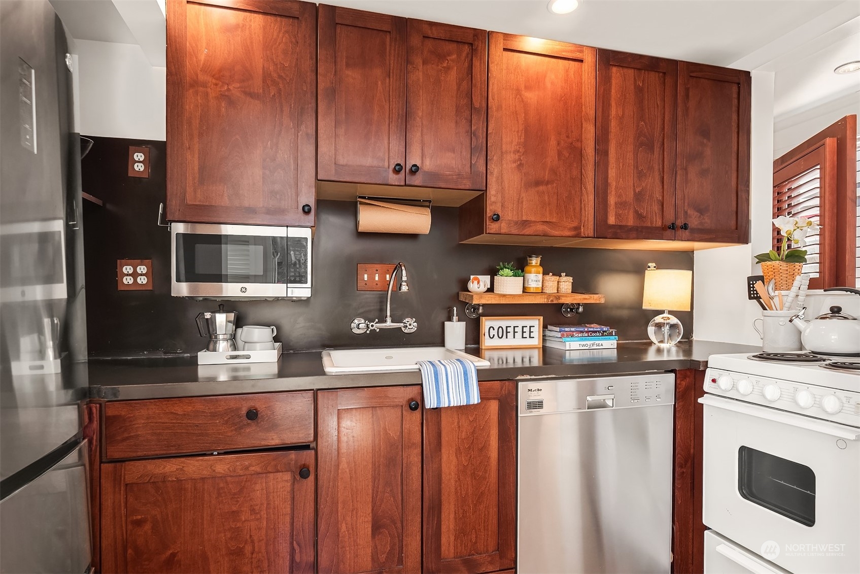 2239 Fairview Avenue E Unit: F