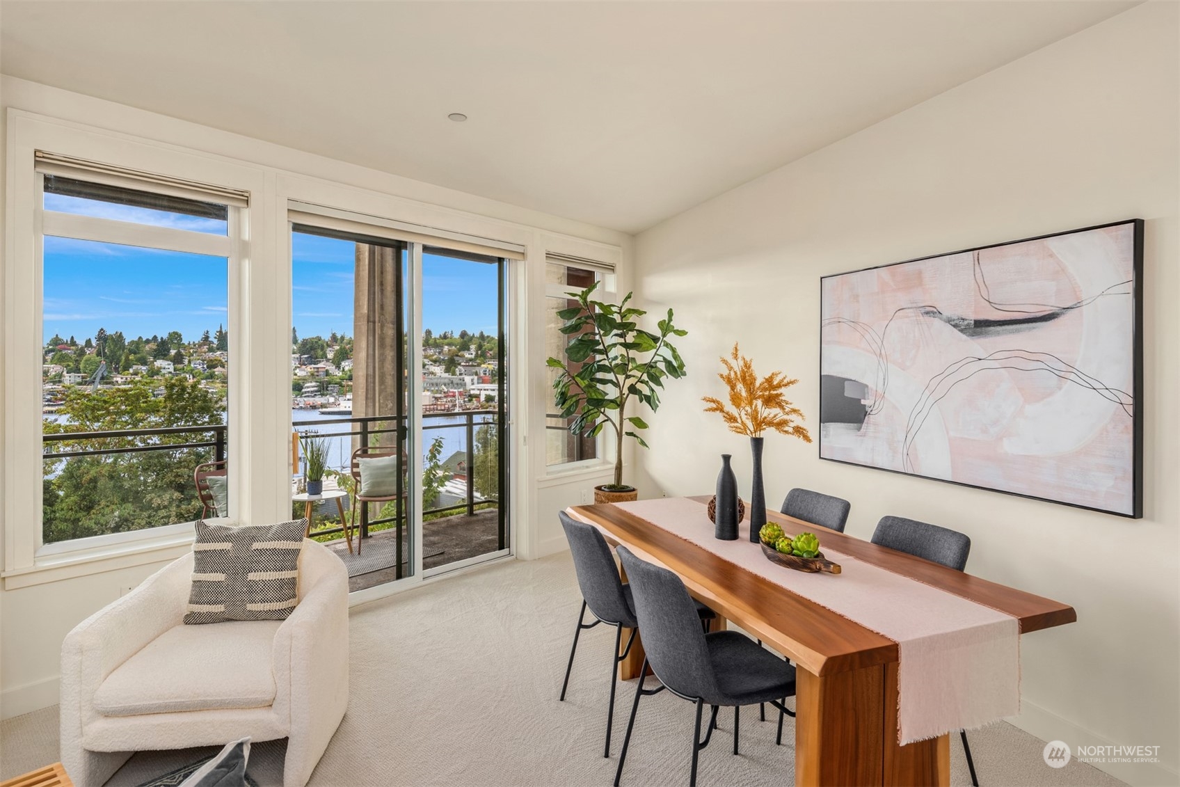 3217 Eastlake Avenue E Unit: 303